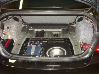 Montage Subwoofer und Endstufe - BMW 3er E90 - Subwoofer und Endstufe im Ablagefach - Montage Subwoofer und Endstufe -  