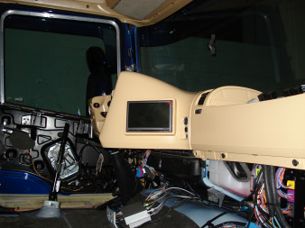 Alpine TME-M780 - Scania R500 Jens Bode - Alpine TME-M780 -    ber den Monitor Alpine TME-M780 kann der Beifahrer die DVD in der Headunit steuern   