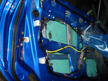 Dmmung Tr - Mazda MX-5 - GFK Kofferraumausbau - Dmmung Tr -    Dmmung der Tr mit Sili-TEC Anti Noise-Paste von Variotex   